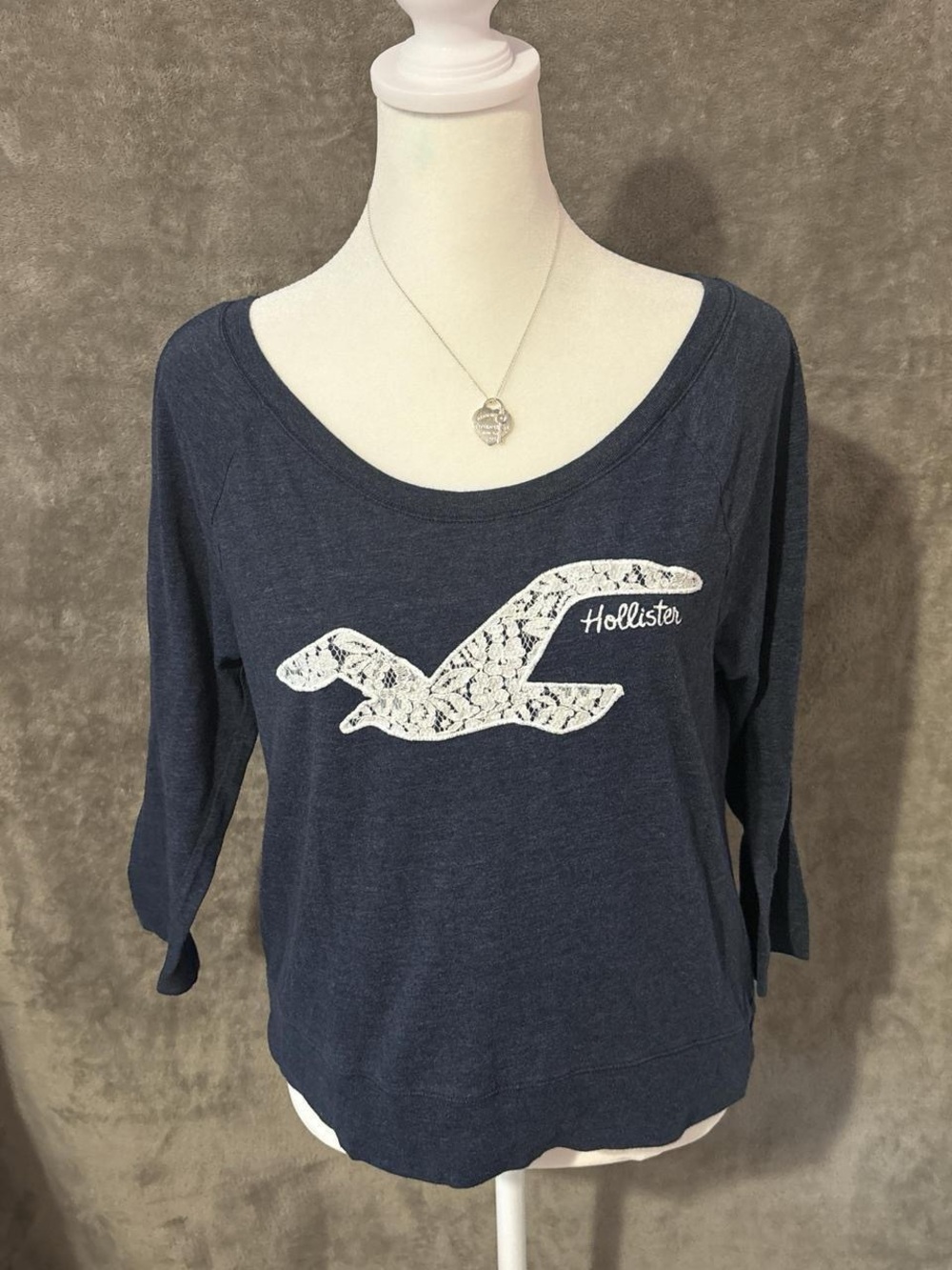 2010s Hollister Bird Logo 3/4 sleeve top With Lace Details